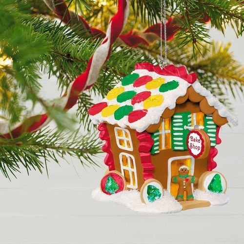 NEW Hallmark Keepsake 2018 Gingerbread Village Ornaments with Light